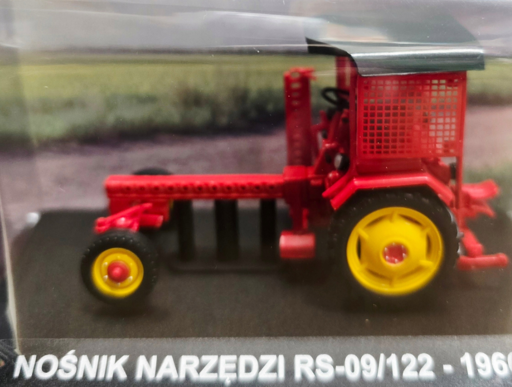 Kultove traktory, Nosič náradia 1:43 - 2