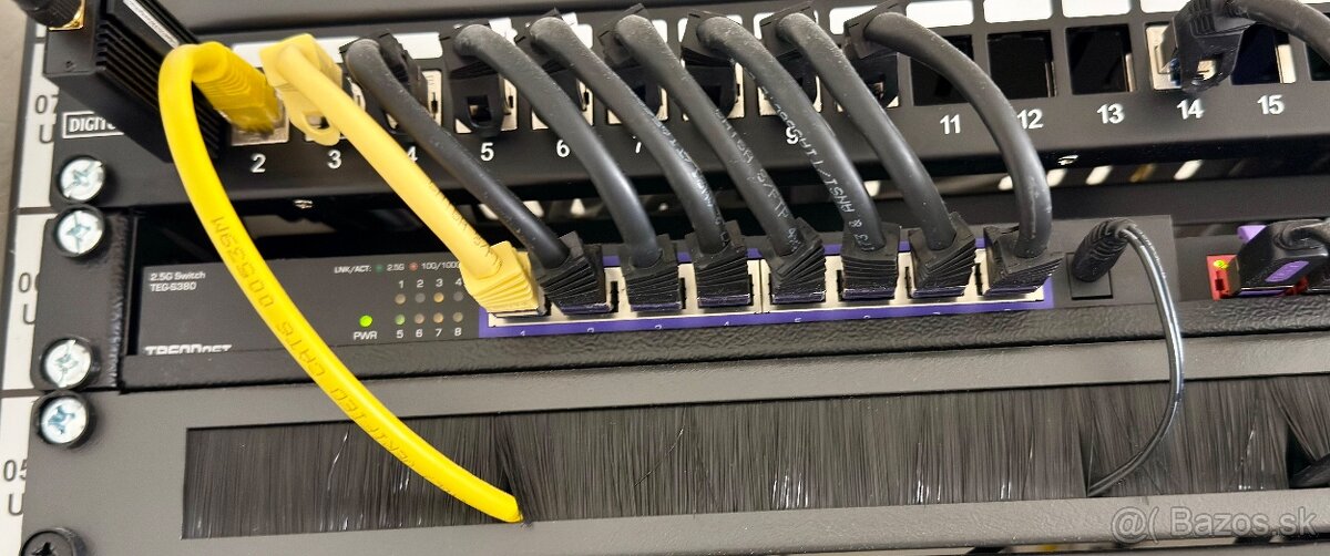 Sieťový Switch TrendNet TEG-S380 (8-port, 2.5G) - 2