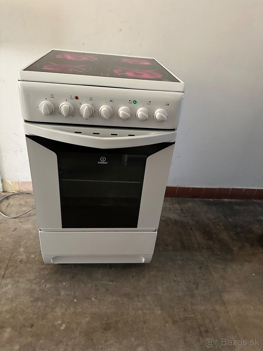 Elektricky sporak INDESIT - 2