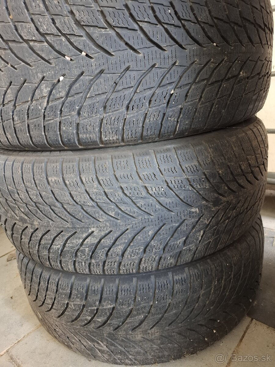 215/55 R17 - 2