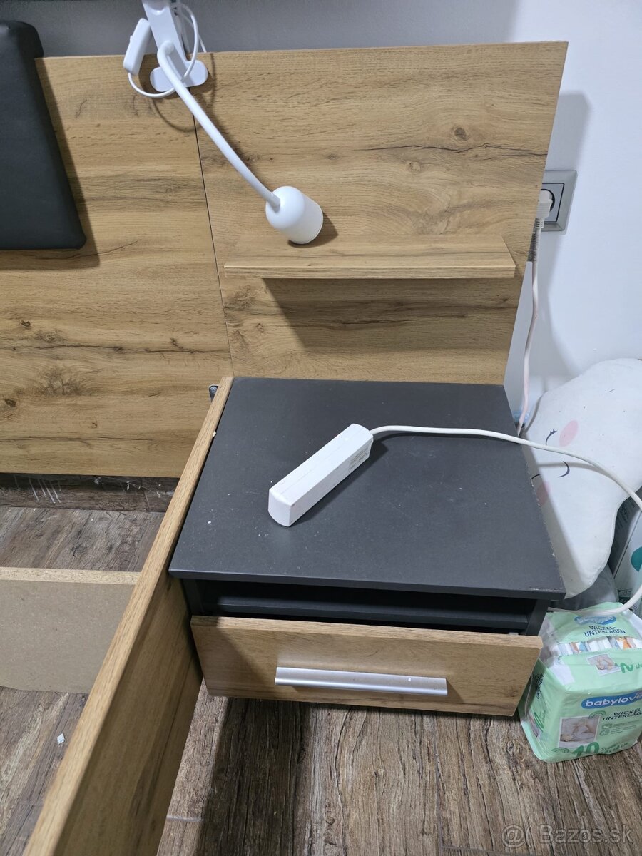 Manželská posteľ s nočnými stolikmi - 2