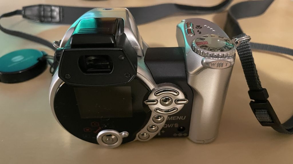 Predam Minolta DiMAGE Z2 digitálni fotoaparát - 2