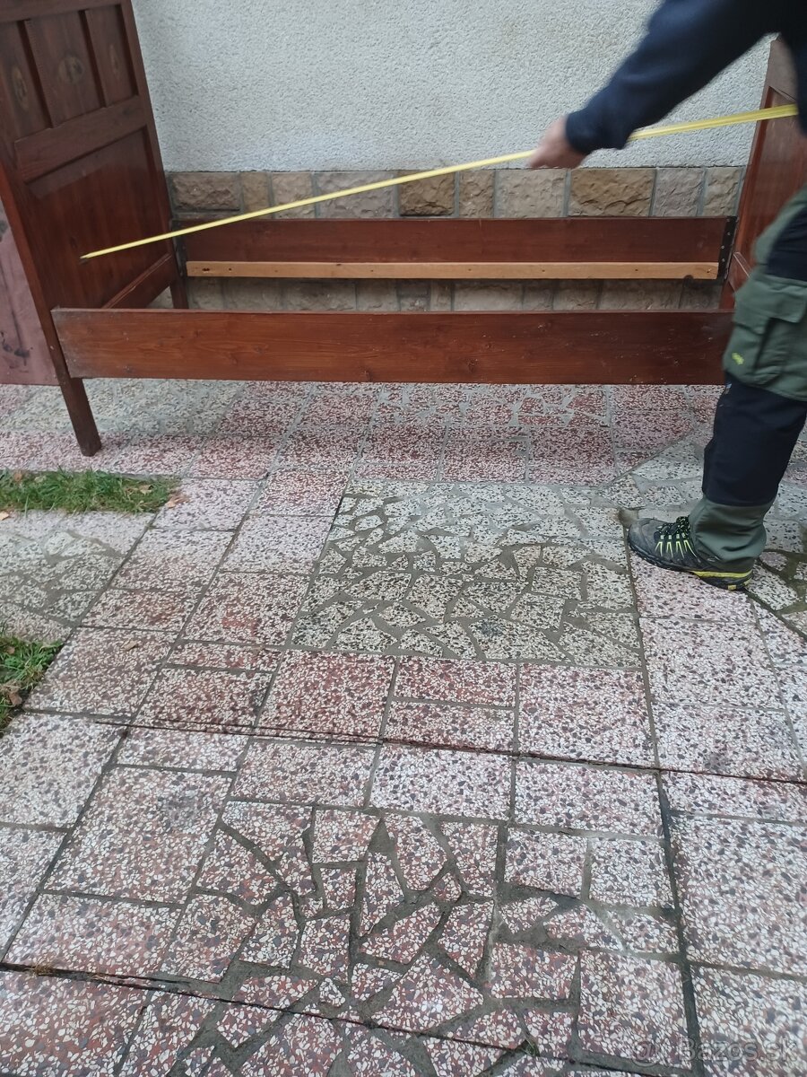 starožitná postel - 2