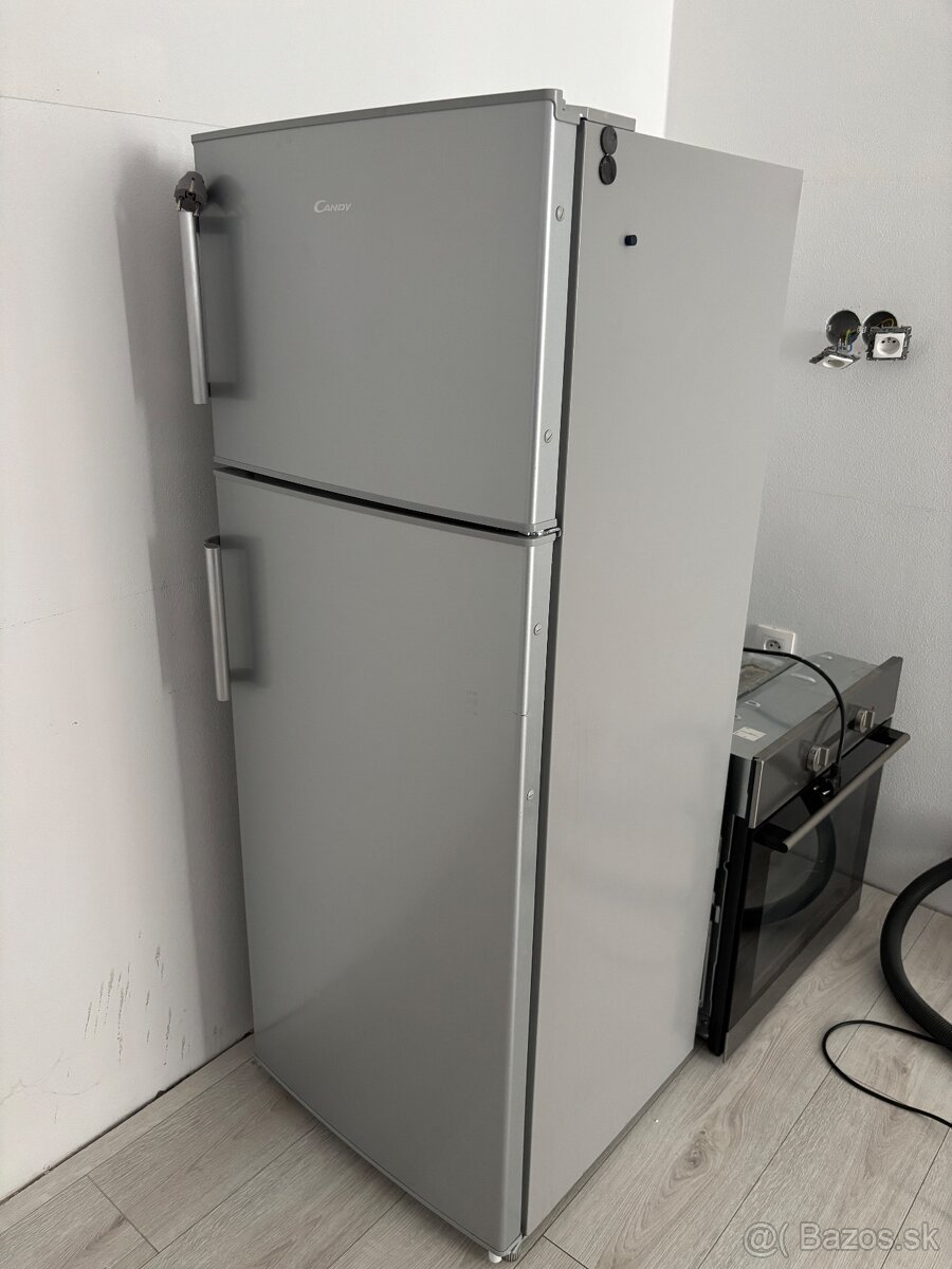 Predam 2 rocnu chladnicku s mraznickou - 2