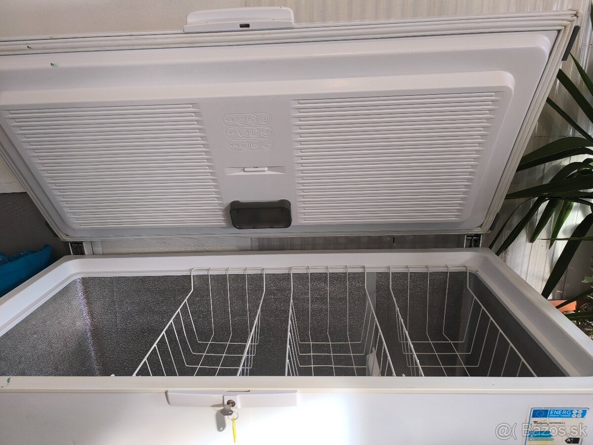 Truhlová mraznička - 2