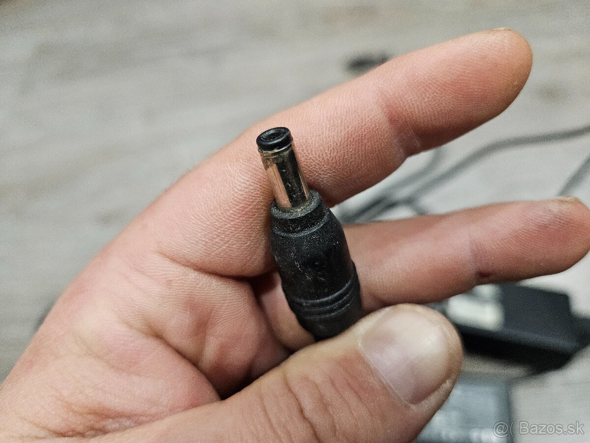 Nabijacka na HP a na Toshibu. Kus 15e - 2