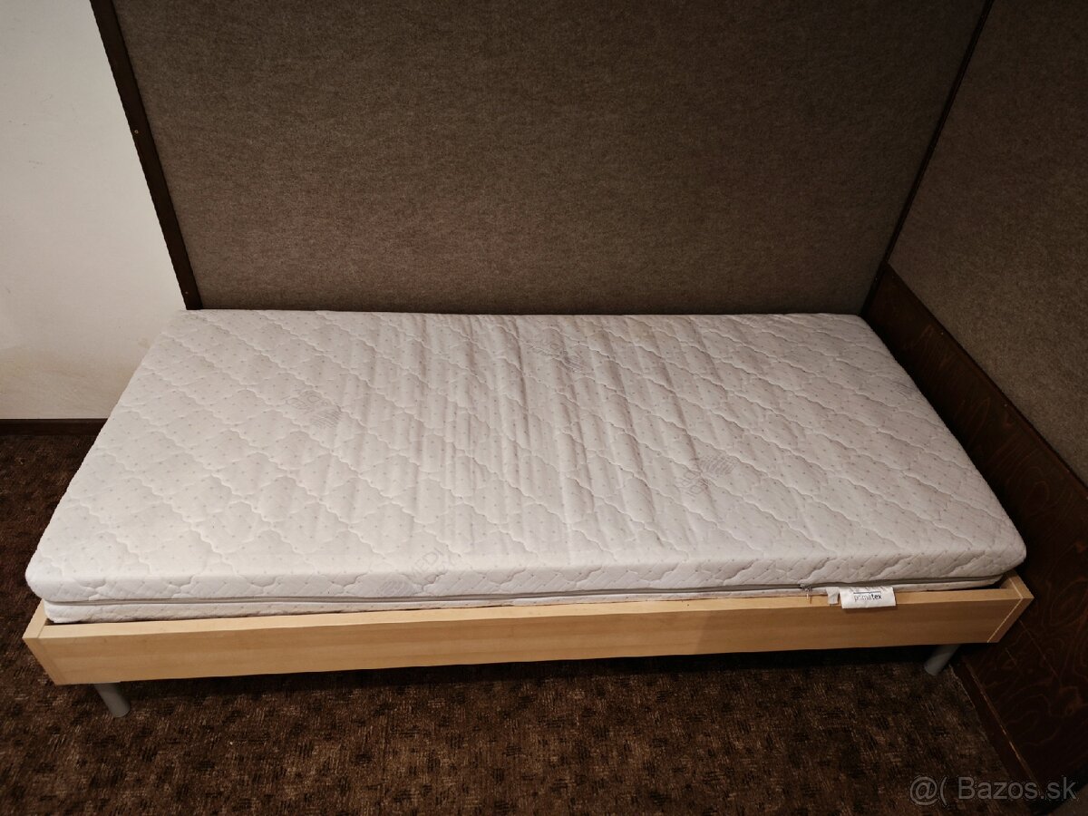 Posteľ s matracom - 2