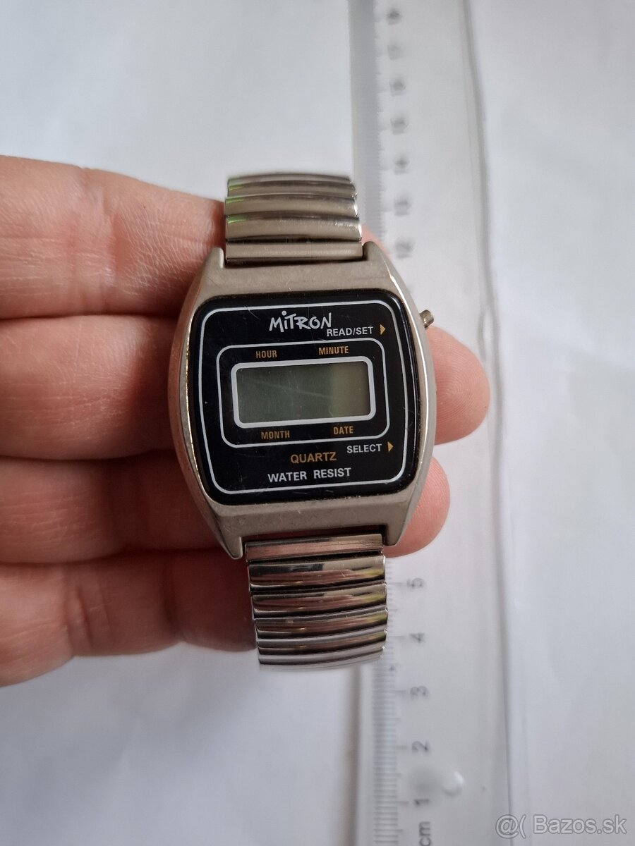 Staré digitálne hodinky - 2