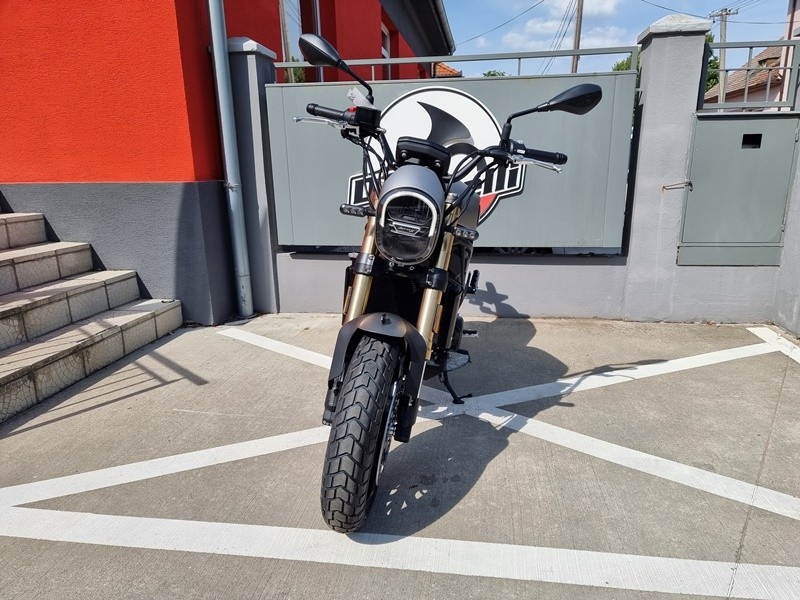 Benelli Leoncino 800 - 2