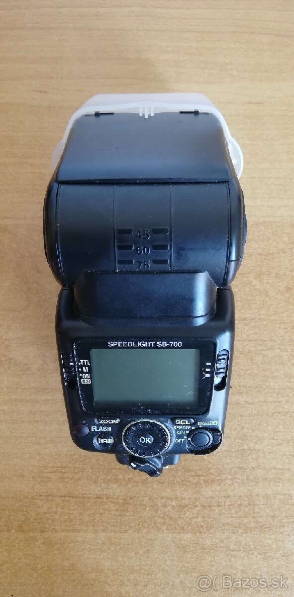 Zachovalý externý blesk Nikon SB-700 - 2