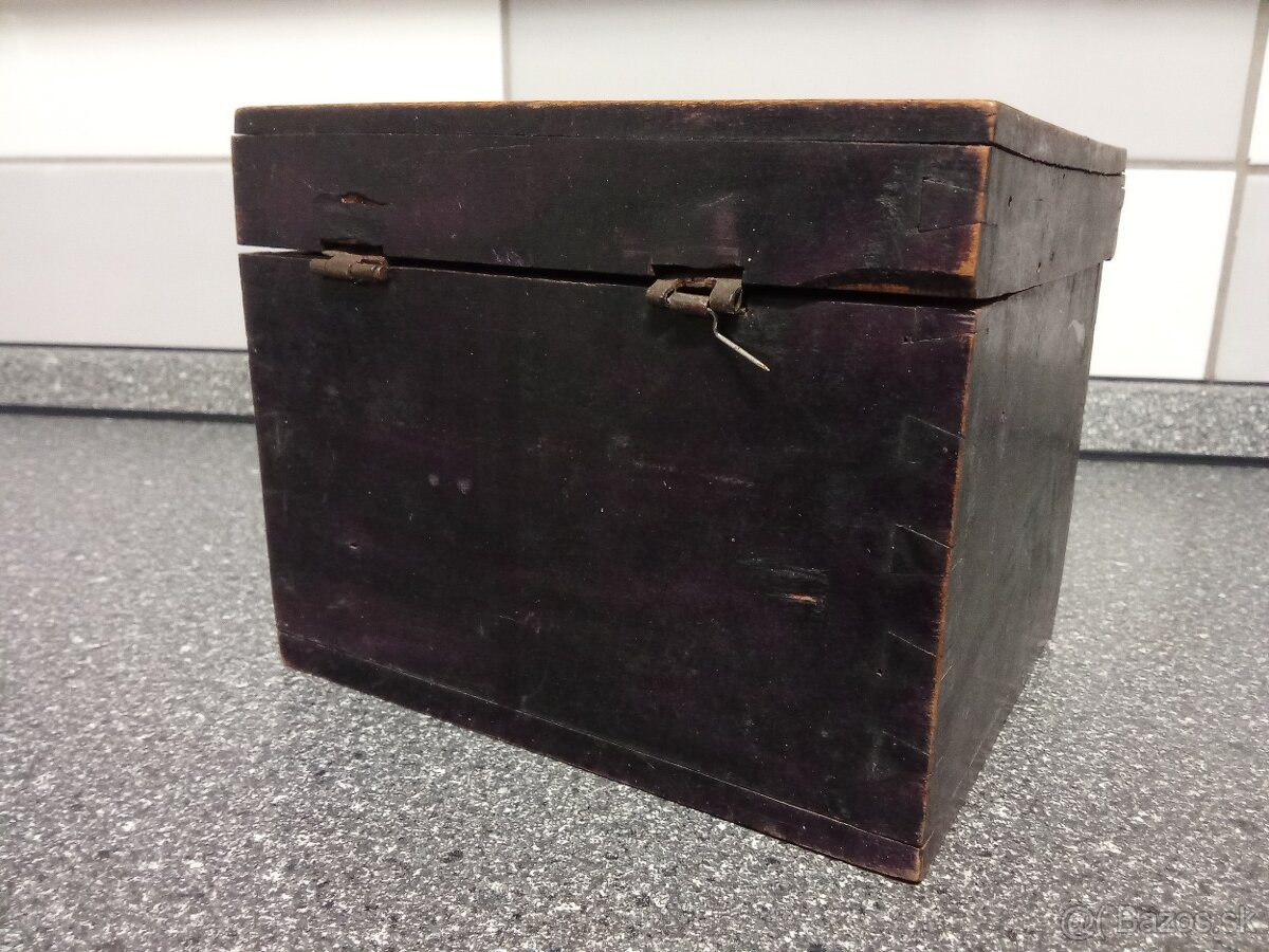 Stara truhlicka a pokladnicka - 2