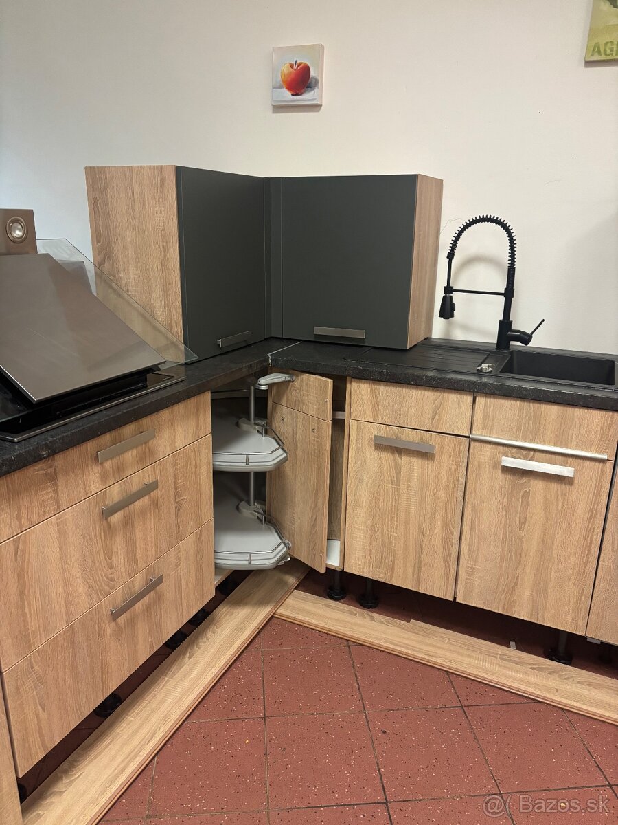Prodám krásnou zánovní kuchyň Nobilia vertico - 2