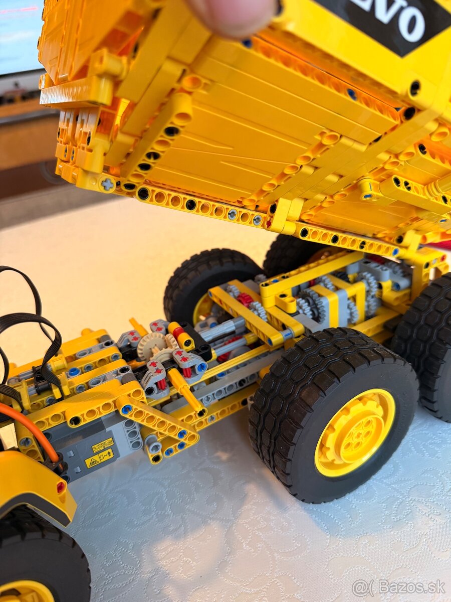 LEGO Technic - 42114 Volvo Dumper - 2