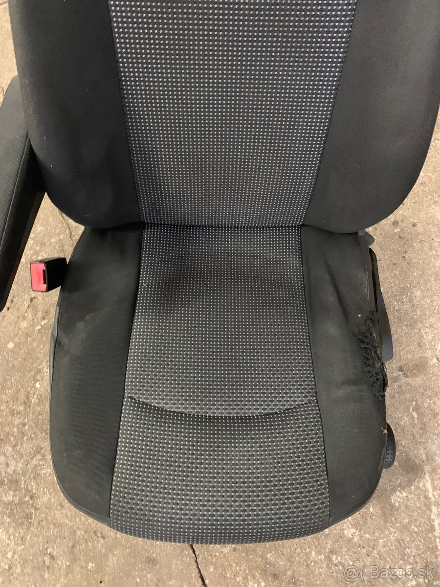 Predám šoferovú sedačku Mercedes-Vito - 2