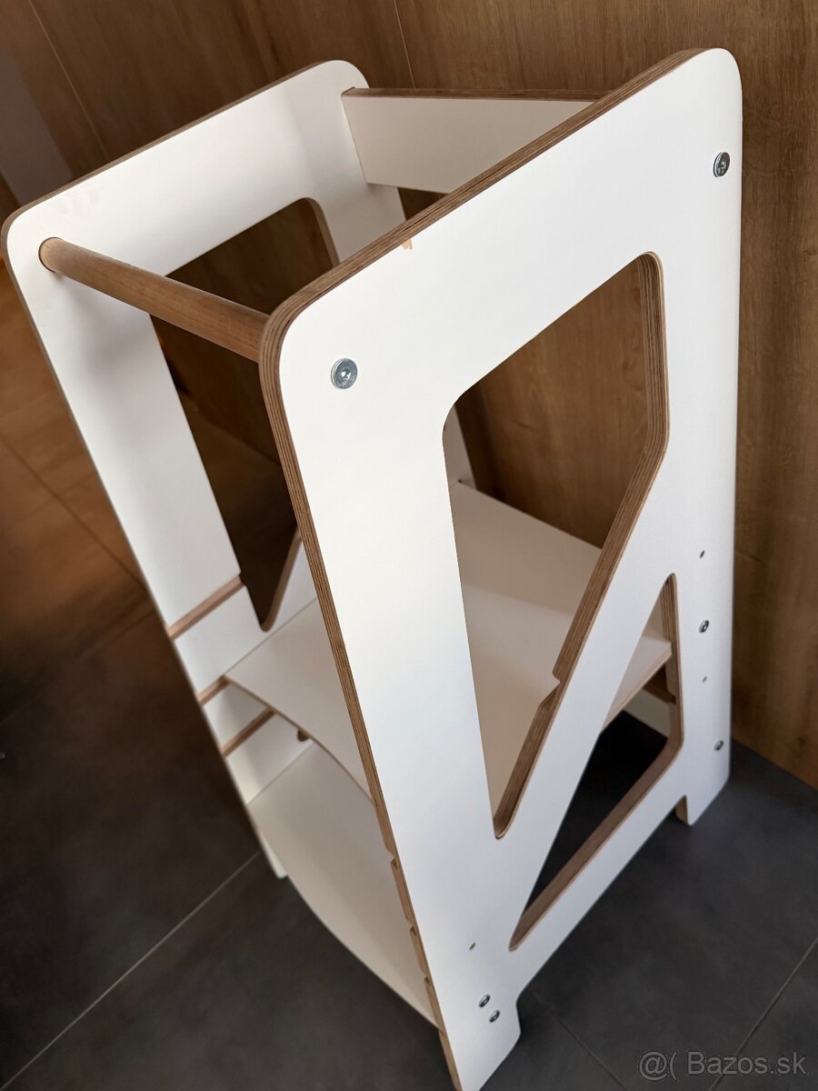 Rastúca učiaca veža - 2