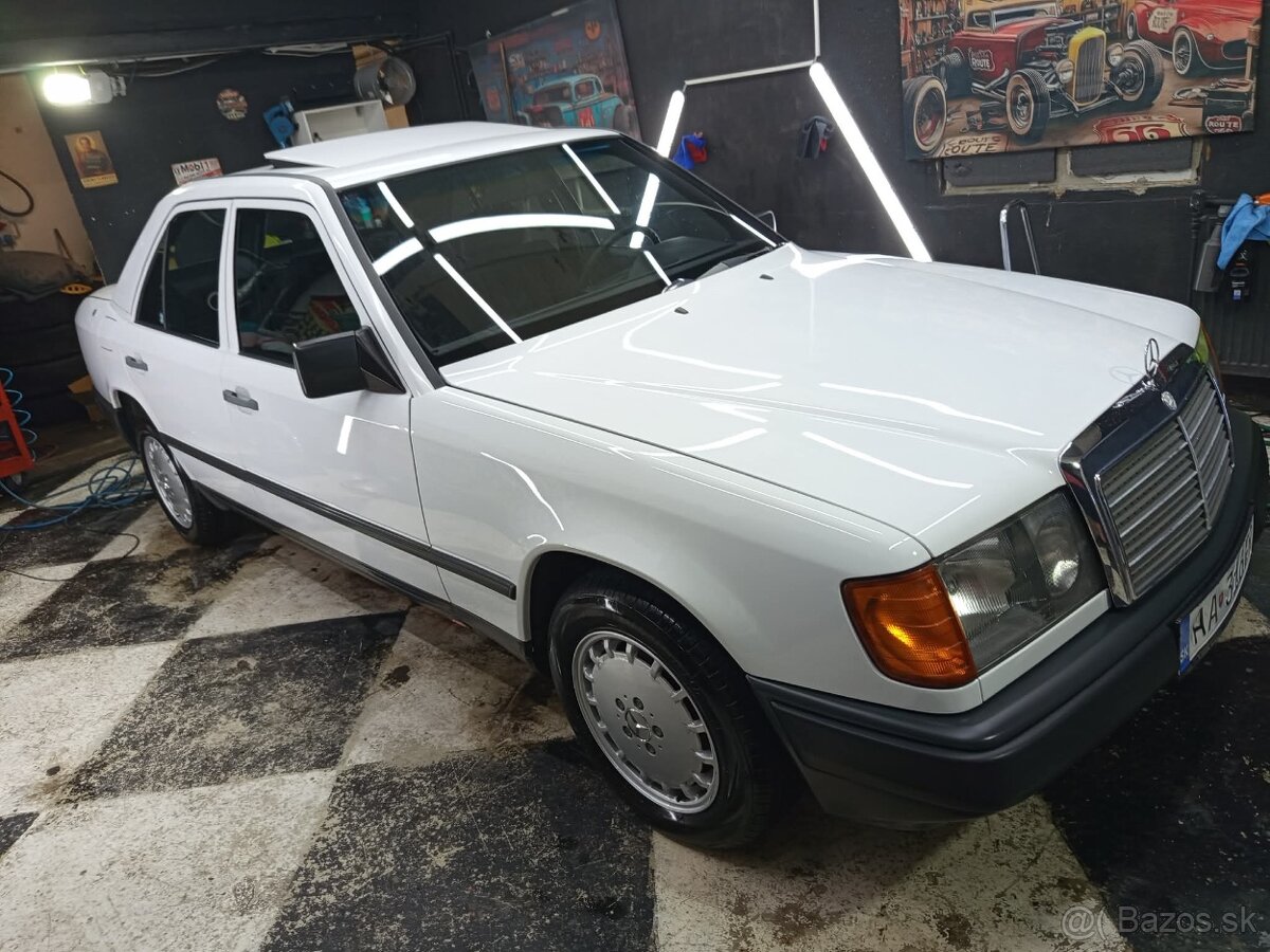 Mercedes-Benz 200D - 2