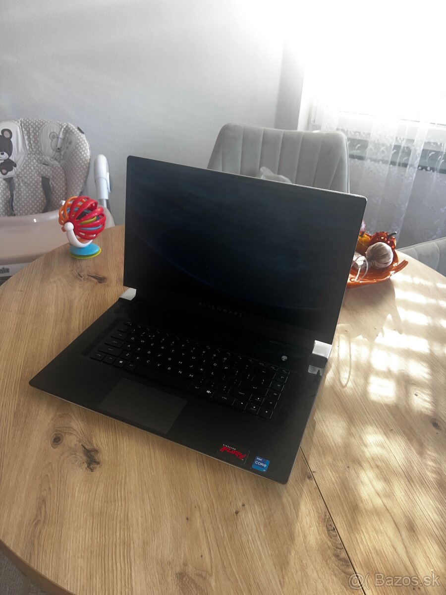 Alienware x17 R1 - 2