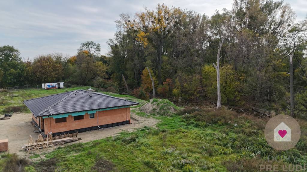 4-izbový rodinný dom s garážou v TOP lokalite, Bernolakovo J - 2