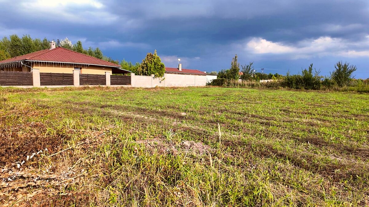PREDAJ stavebného pozemku - 608m2 - Potônske Lúky - 2