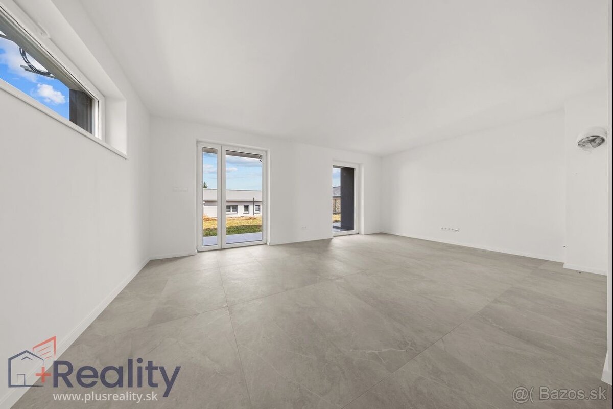 Priestranná novostavba rodinného domu v obci Nová Dedinka na - 2