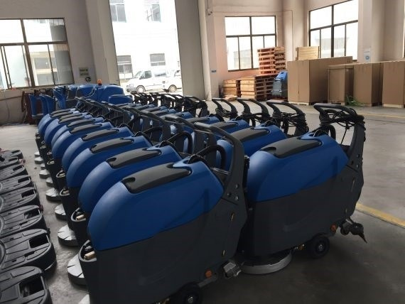 CUBE 3 BT – podlahový umývací stroj s pohonom - 2