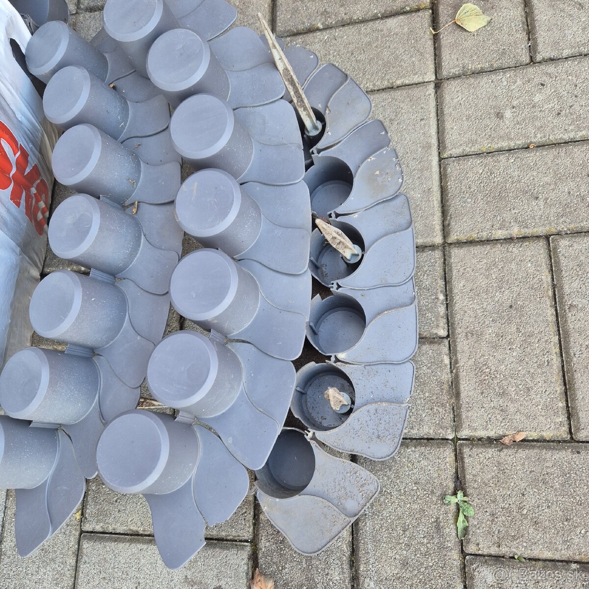 Plastovy obrubnik - 2