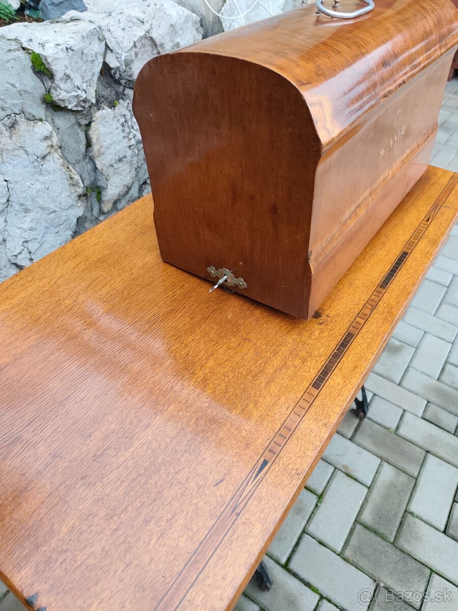 Starý šijací stroj, ale elektrický-funkčný - 2