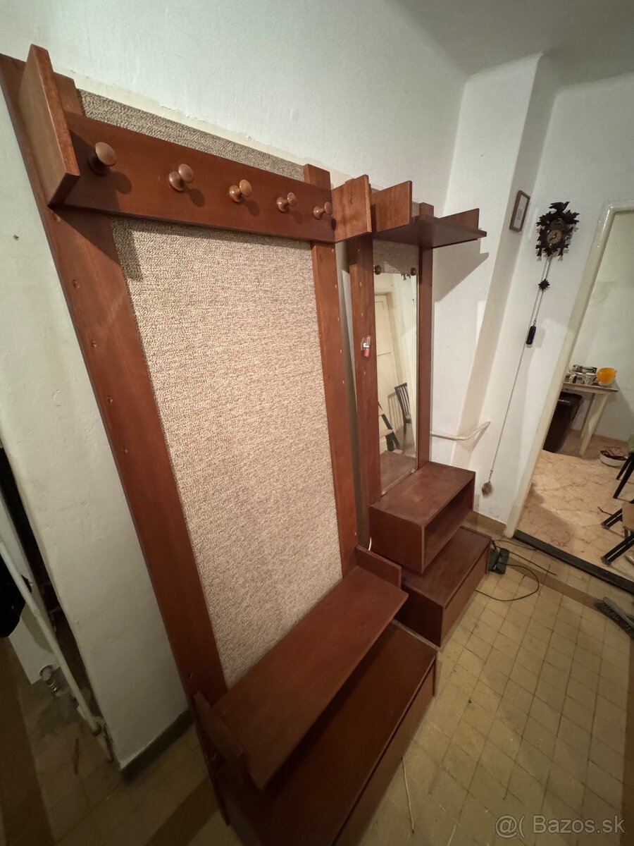 Botnik aj s vesiakmi a poličkami - 2