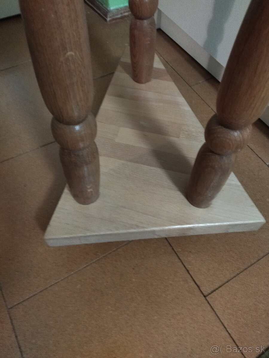 Masív stojan na kvety - 2