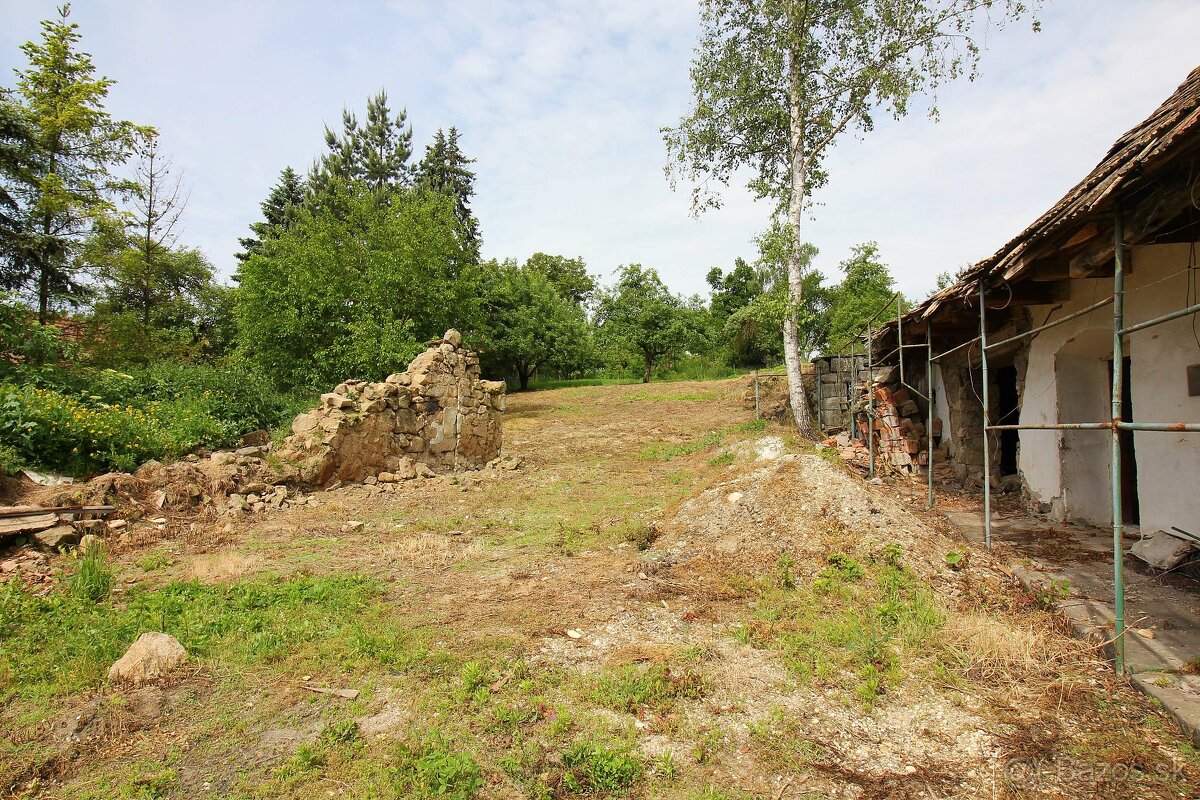 Predám rodinný dom za cenu pozemku v obci Drážovce pri K - 2