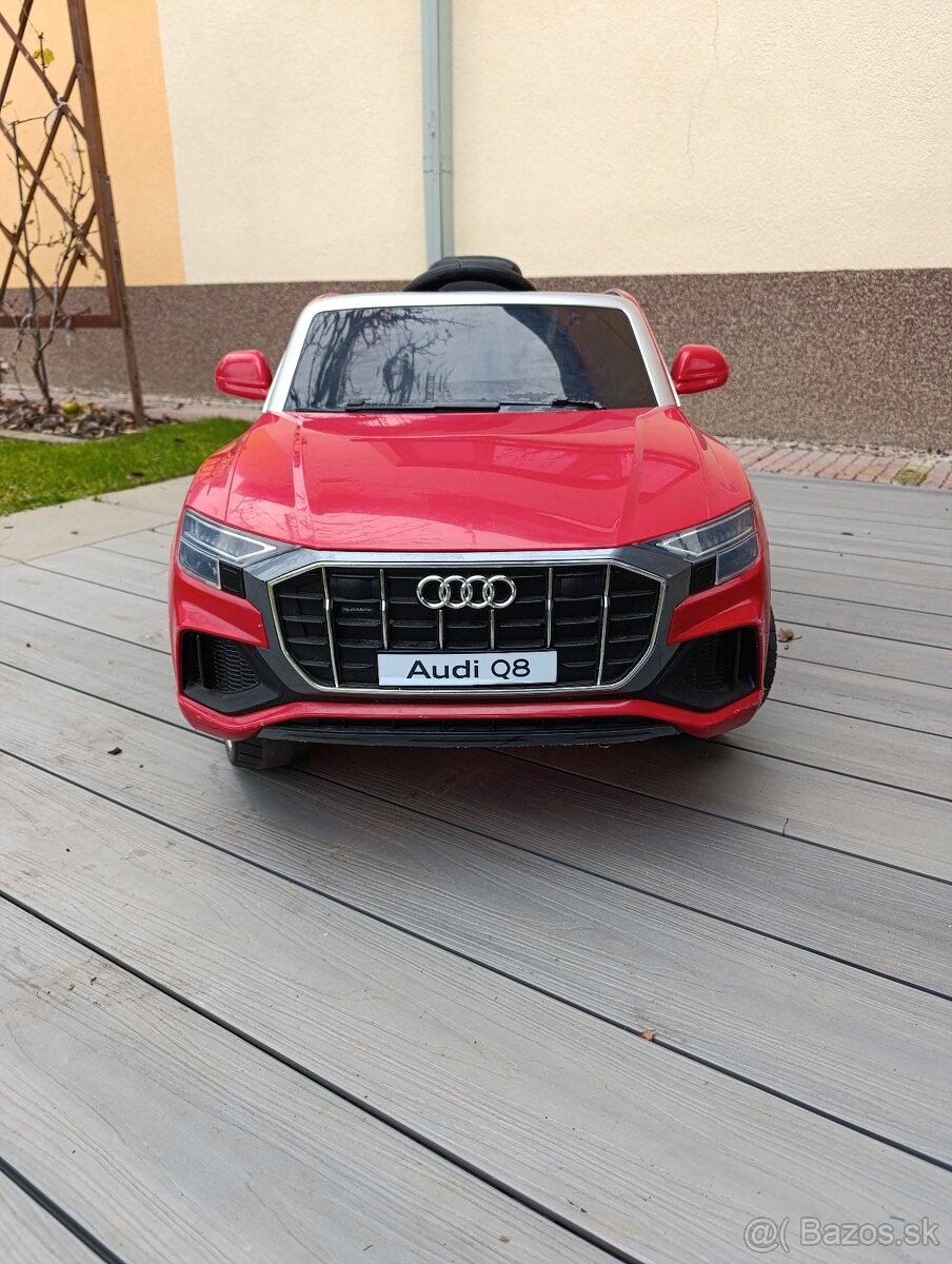 Predám elektrické autíčko Audi q8 - 2