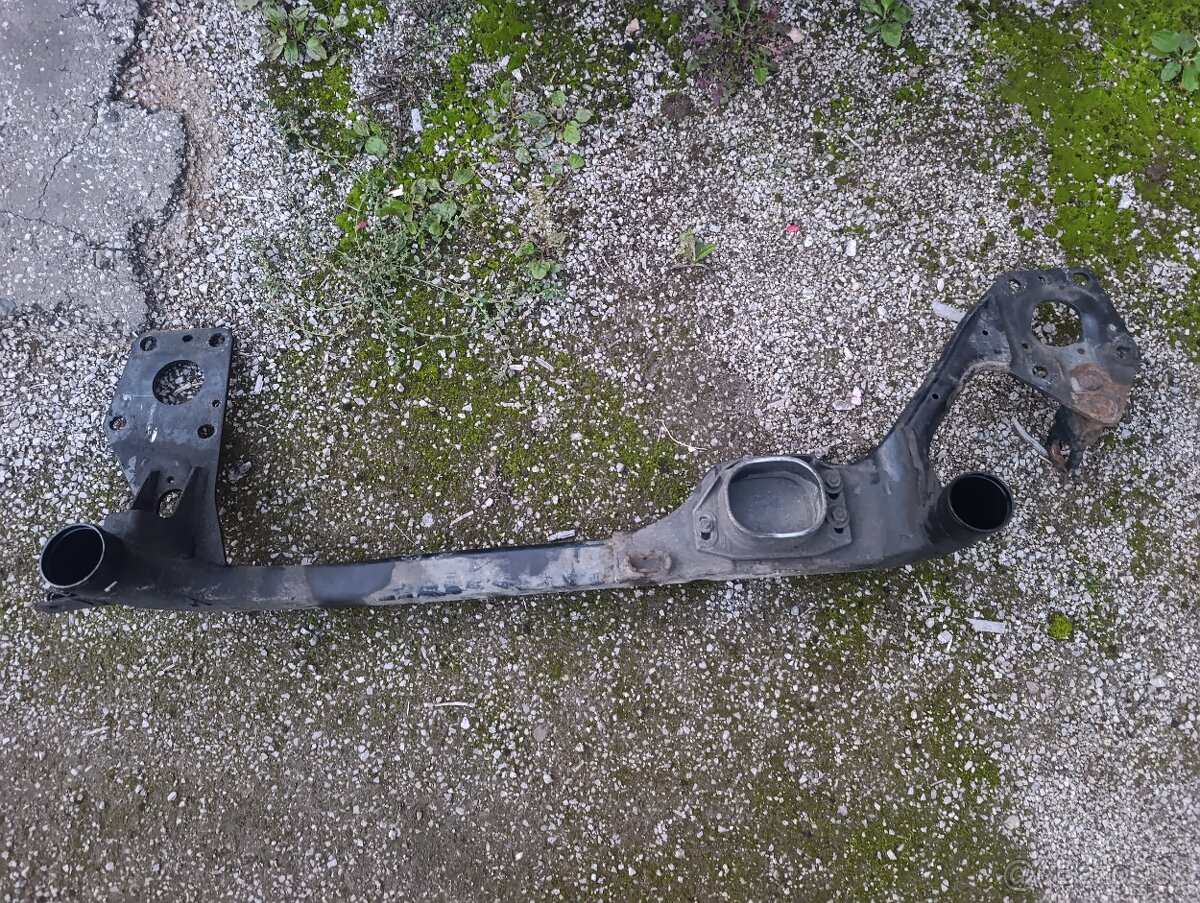 Priečna rúrka chladiča medzi intercoolermi škoda superb 2,5 - 2