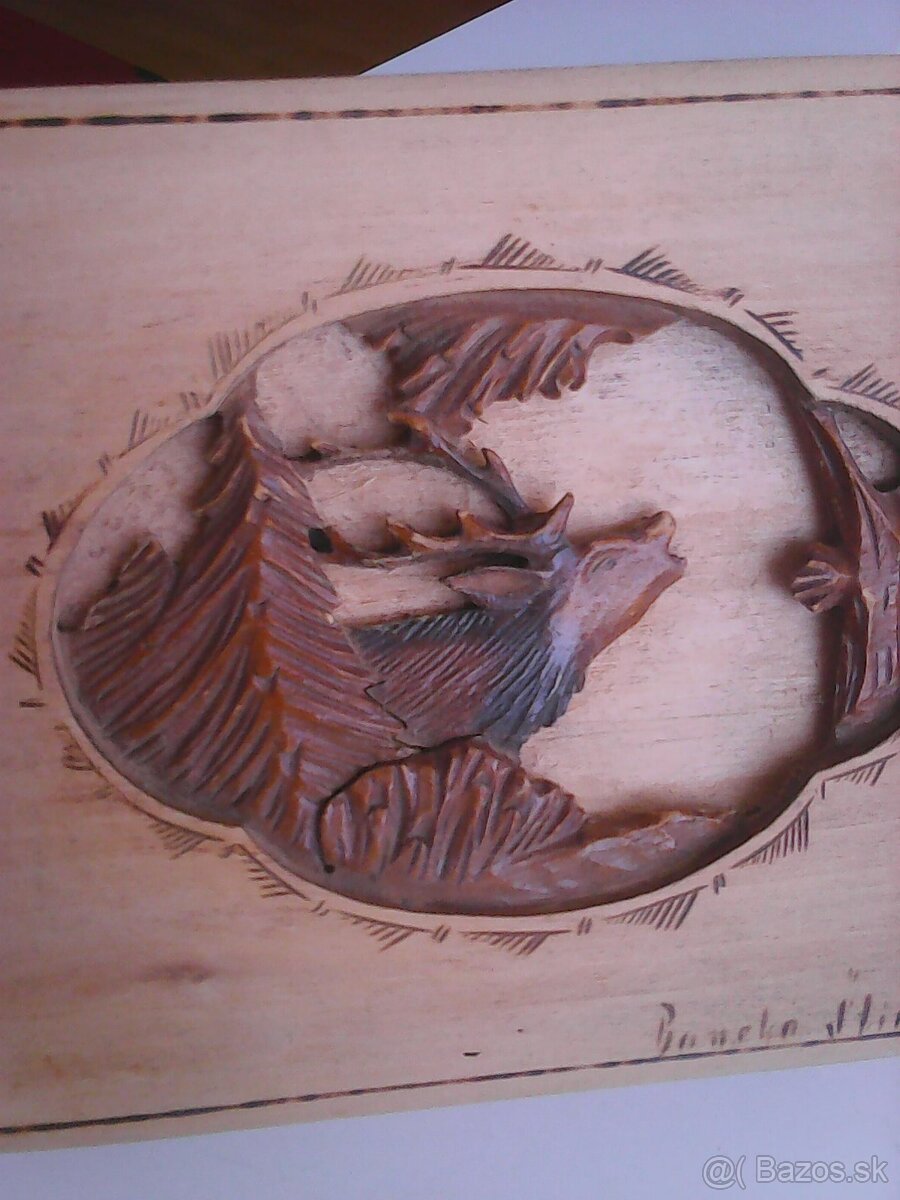 doza drevena zdobena- jelen - 2