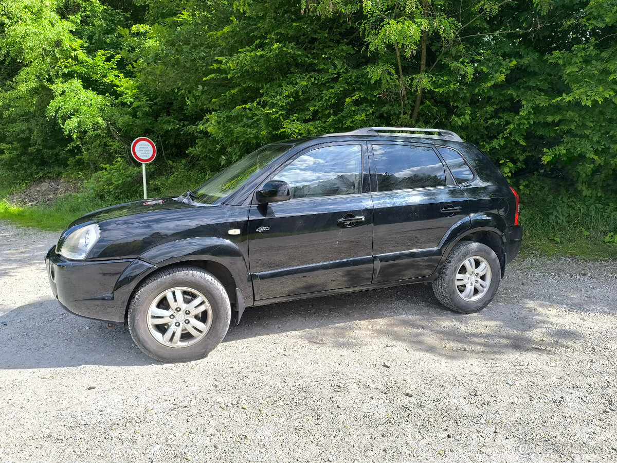 Predám HYUNDAI TUCSON SUV 2.0 103kw 4x4 - 2