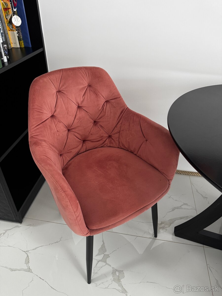 Stôl + štyri stoličky - 2