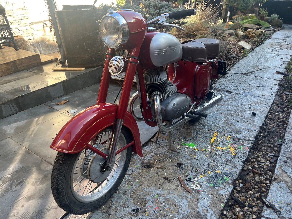 Jawa 250. Kyvacka - 2