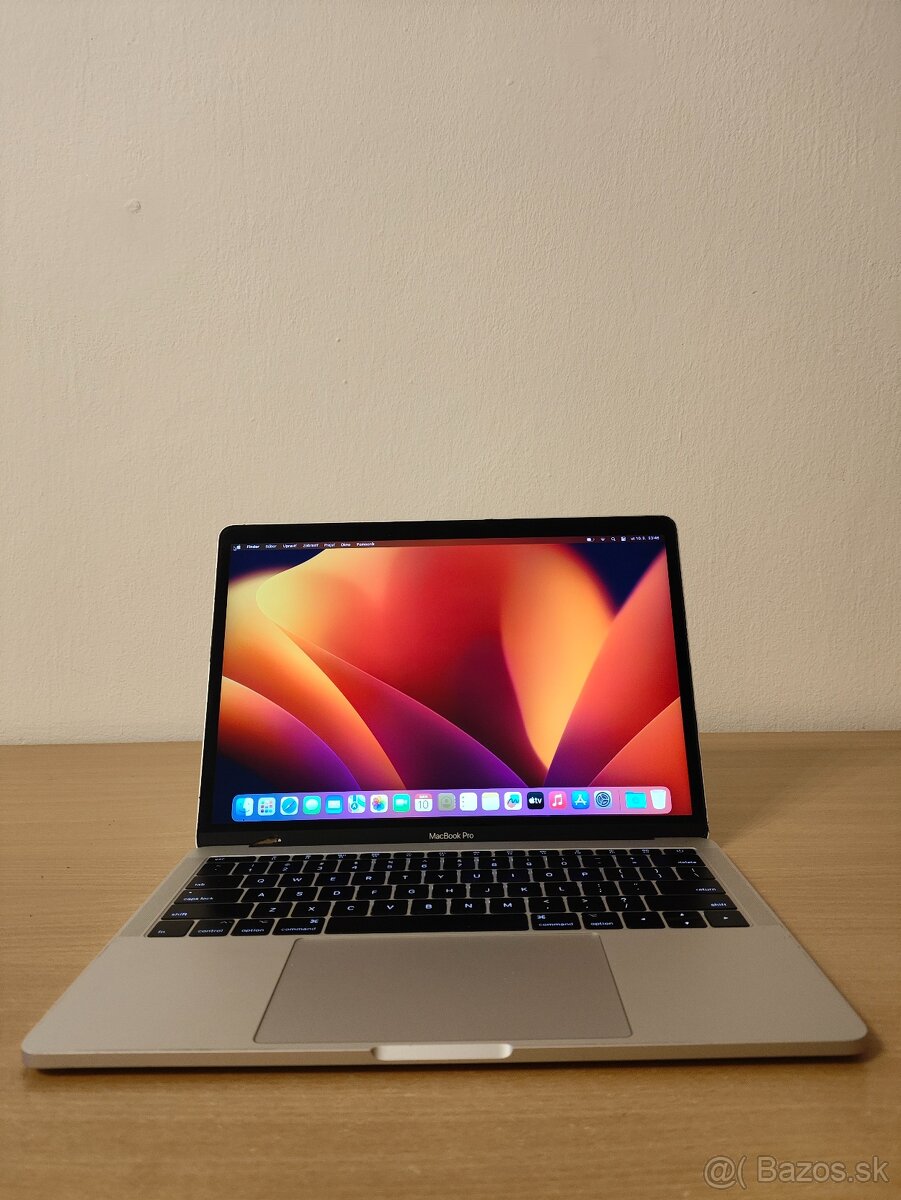 MacBook Pro 2017 | i5 • 8GB • 256GB SSD - 2