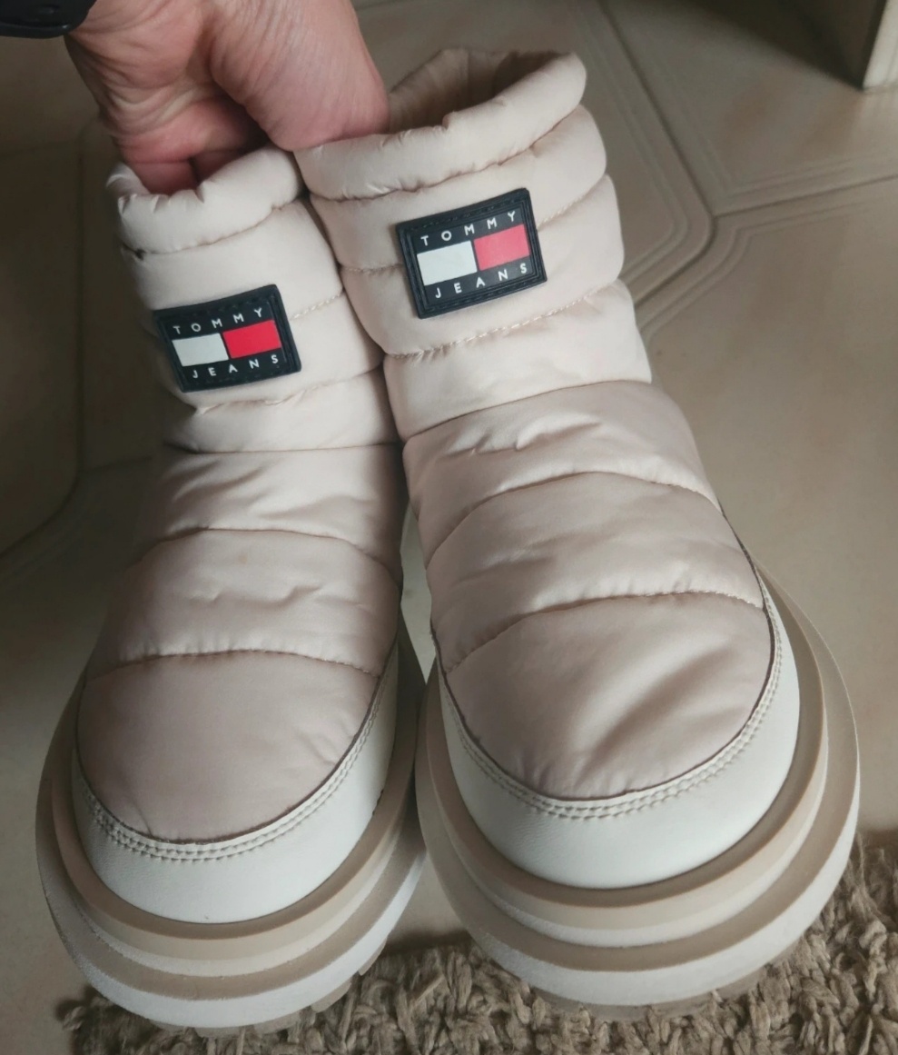 Snehule Tommy Hilfiger veľ 39/40 - 2