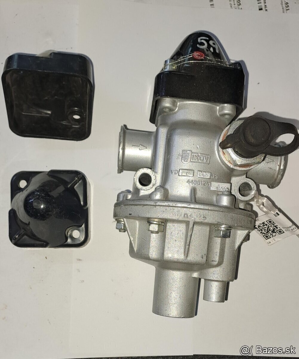 plastový kryt na regulator - - - 2