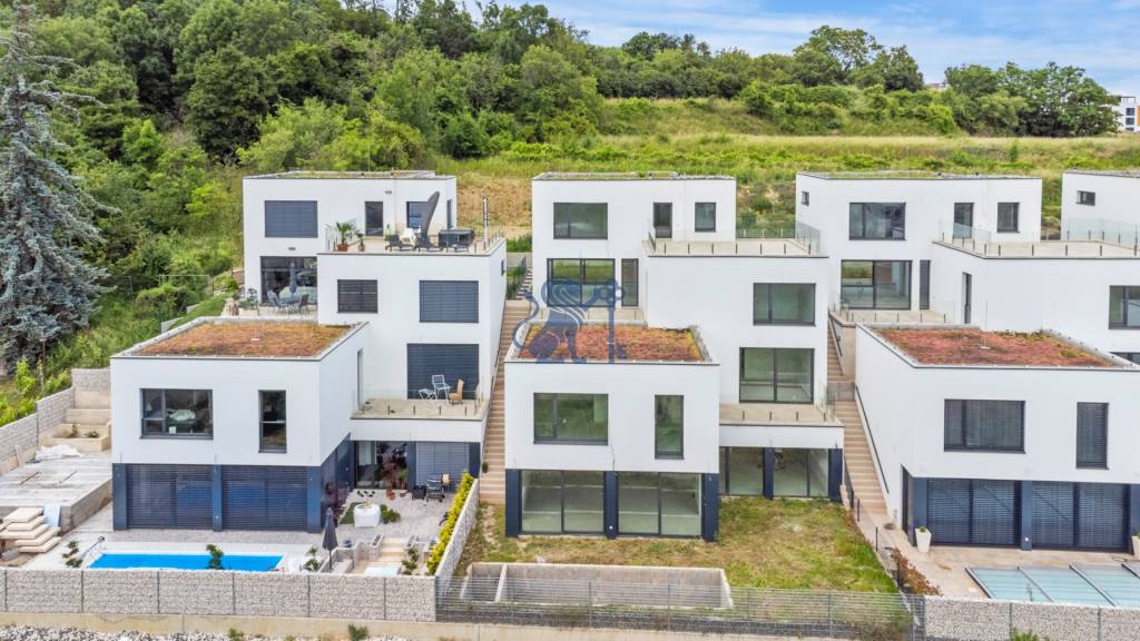 Nadštandardná 4- izbová terasová vila na Kolibe s krásnym vý - 2