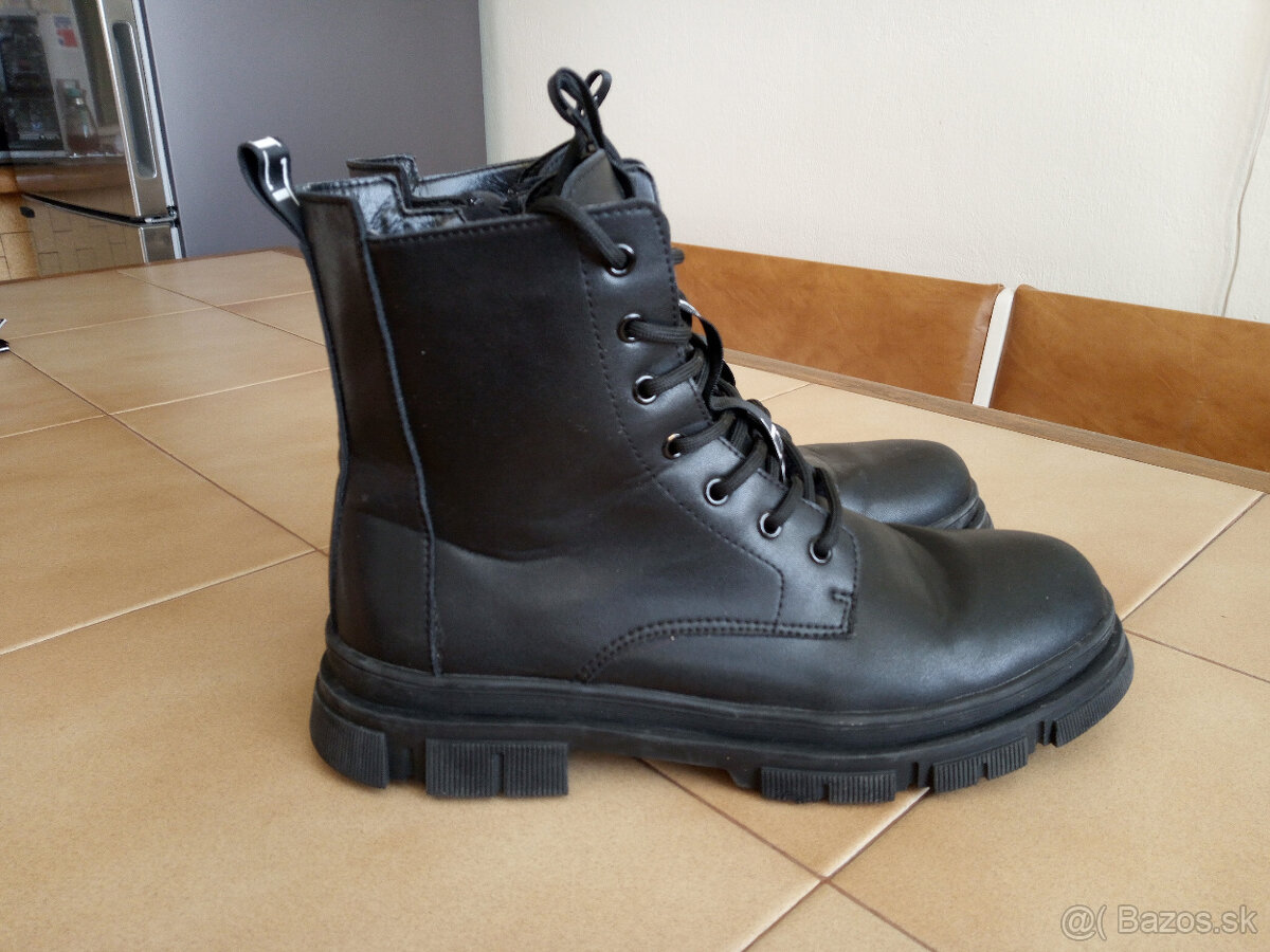 Damska vodeodolna outdoorova obuv CULT. - 2