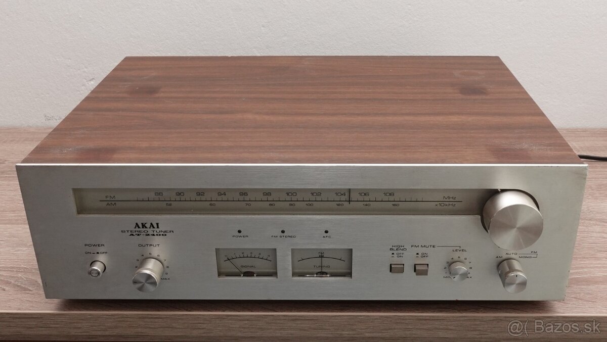 AKAI Stereo Tuner AT-2400 (1976-79) - 2