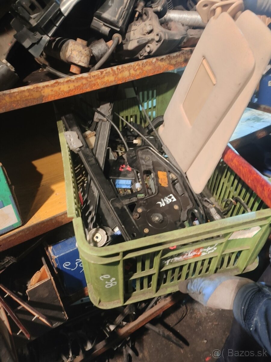 bmw e38 zostatok dielov - MIX + prahove listy e38 -50e - 2