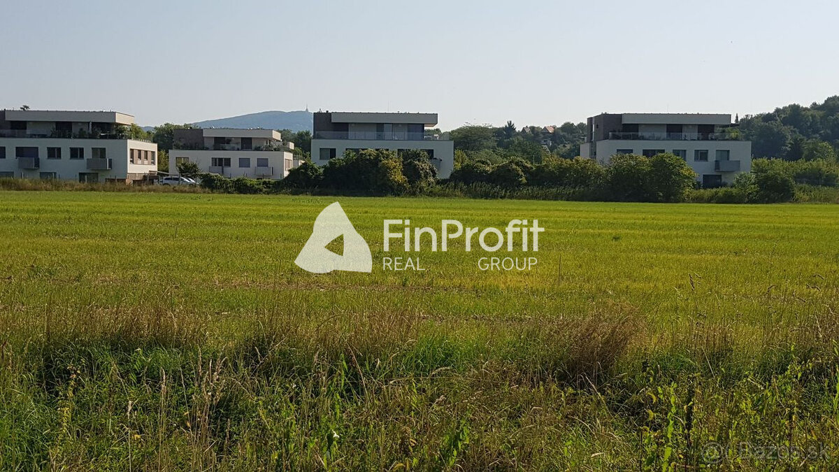 Predám pozemok Nitra - Kynek 6252m2. - 2