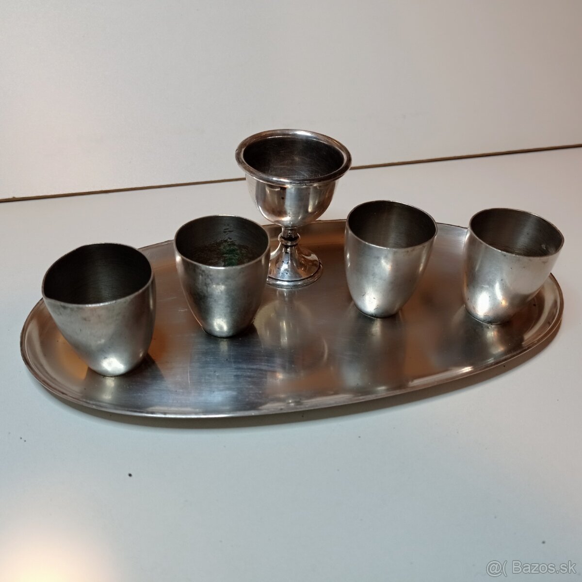 starožitná sada: alpaková tácka, štamprlíky - 2