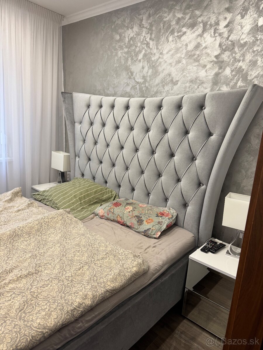 Čalúnená manželská postel - 2