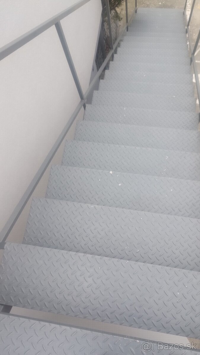 Predám železné vonkajšie schodisko na dom - 2