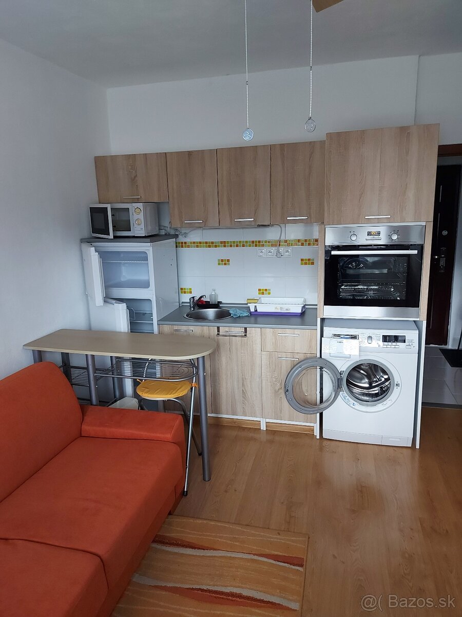 PREDÁM GARSÓNKU - 2