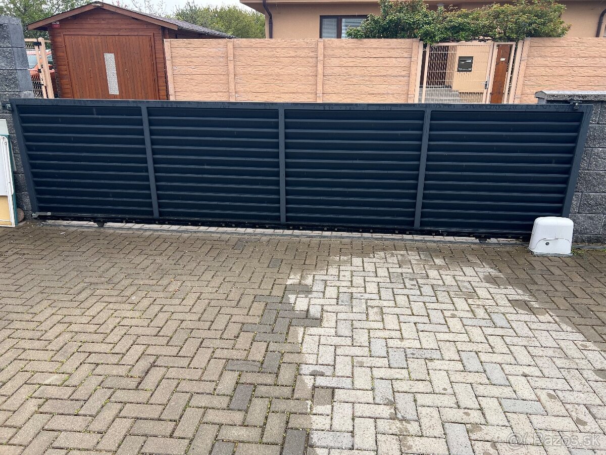 Brána posuvná s motorom - 2