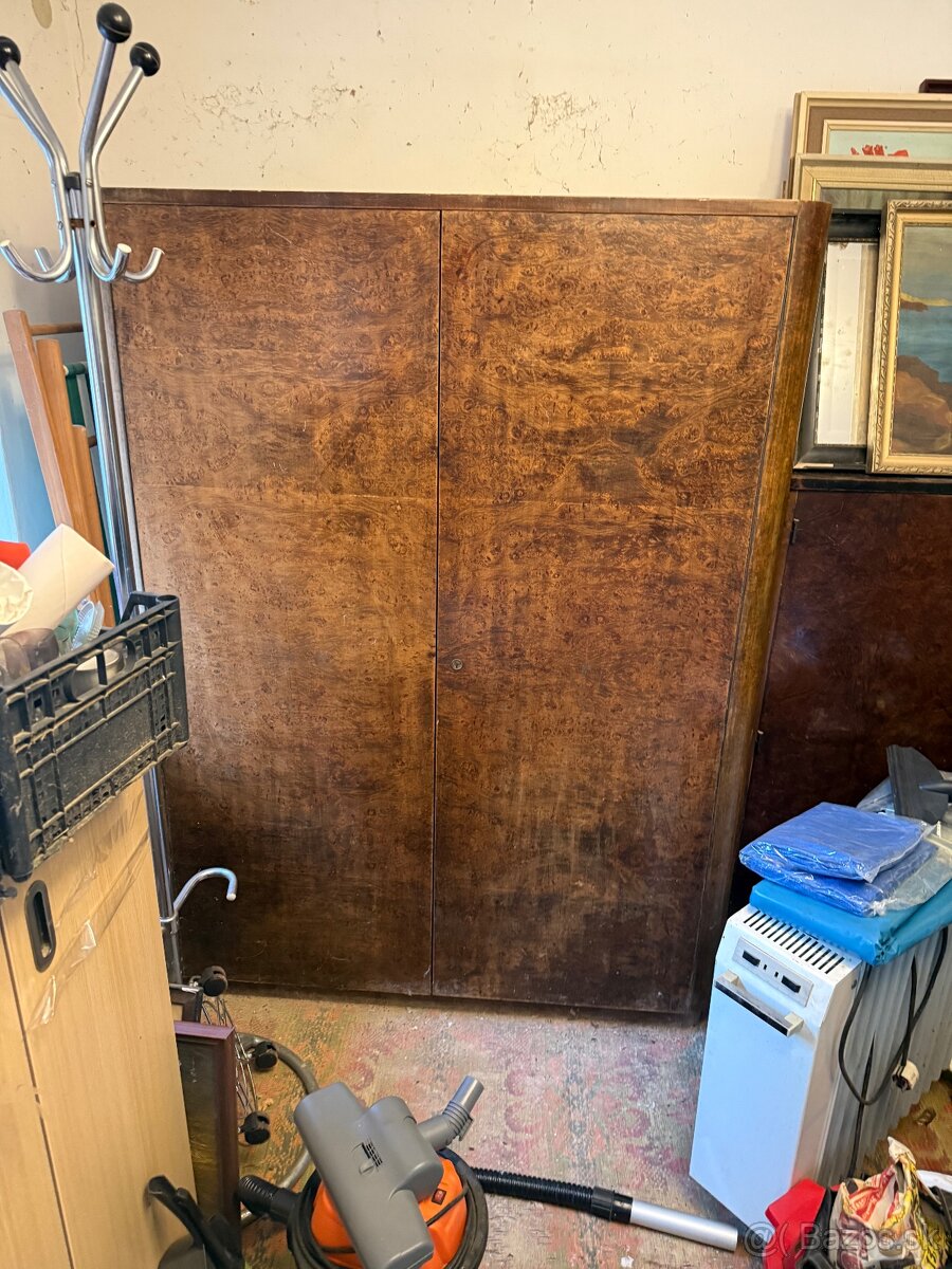 Predám starý nábytok. - 2